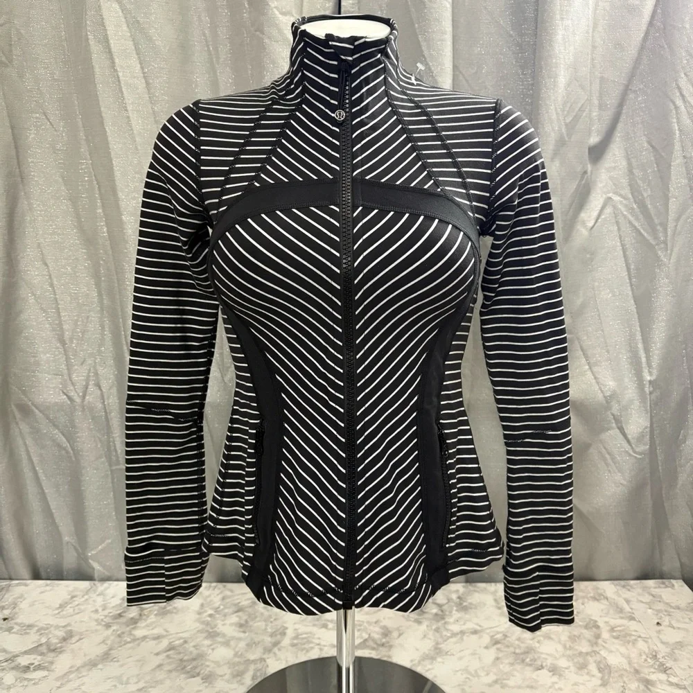 Lululemon Black and White parallel Define Jacket - Picture 12 of 15